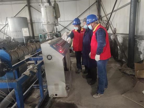 國網沙灣市供電公司上門服務農資企業